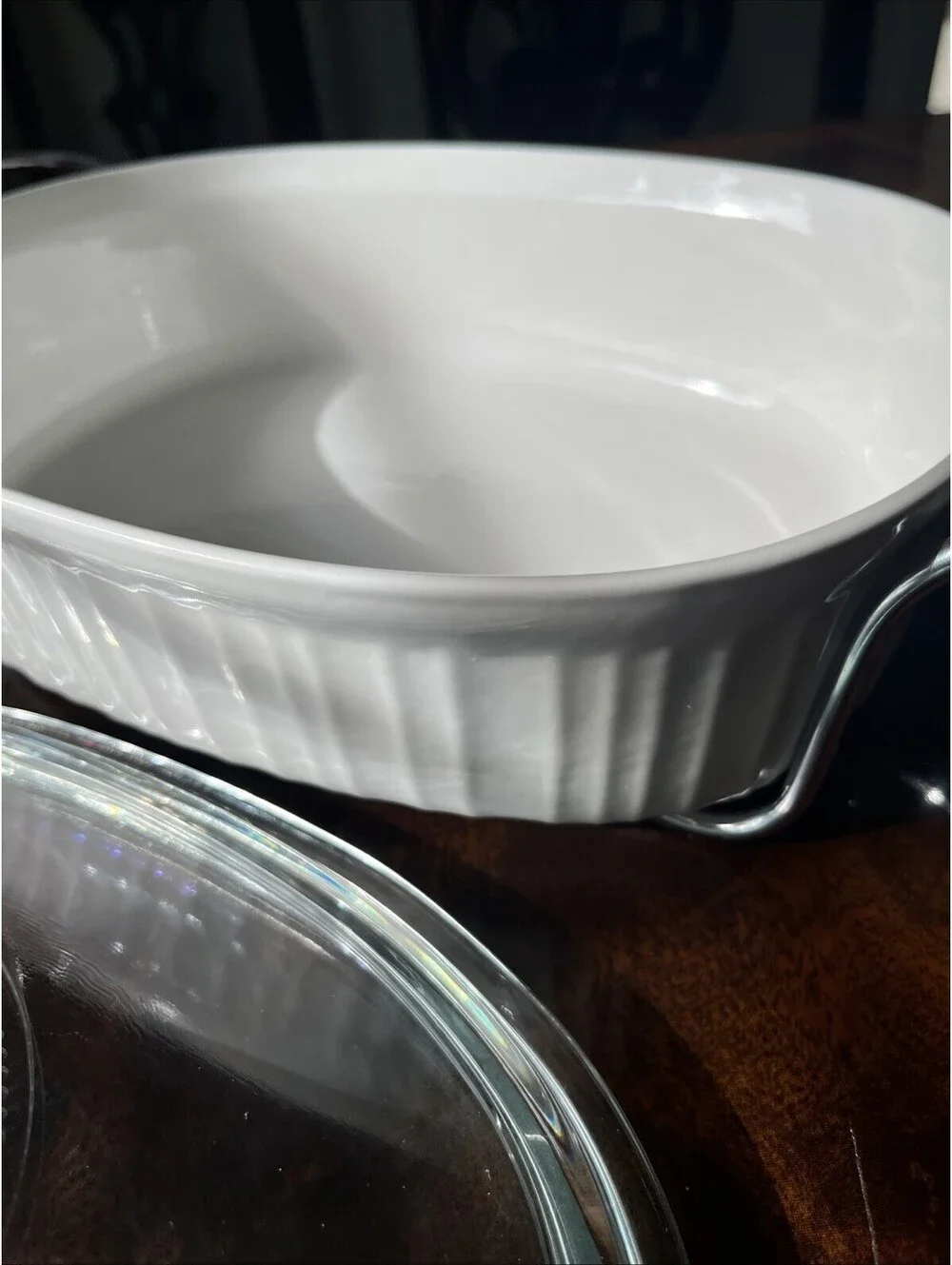 CorningWare French White 2.5 Qt Oval Casserole Dish Glass Lid Metal Cradle